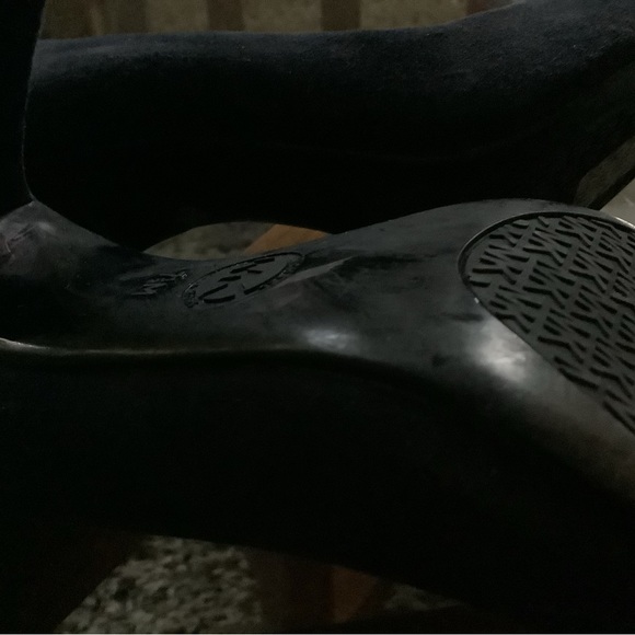 Navy Blue suede heels - Picture 7 of 7